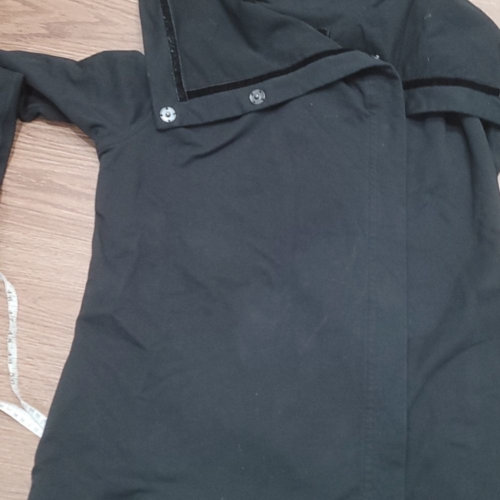 -‎ Lululemon flap jacket size 6. - Picture 11 of 12